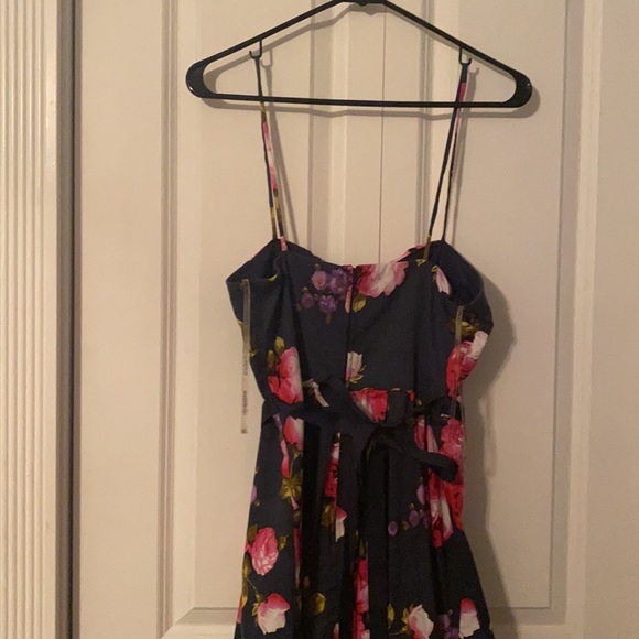 Tie back dress - Picture 2 of 2